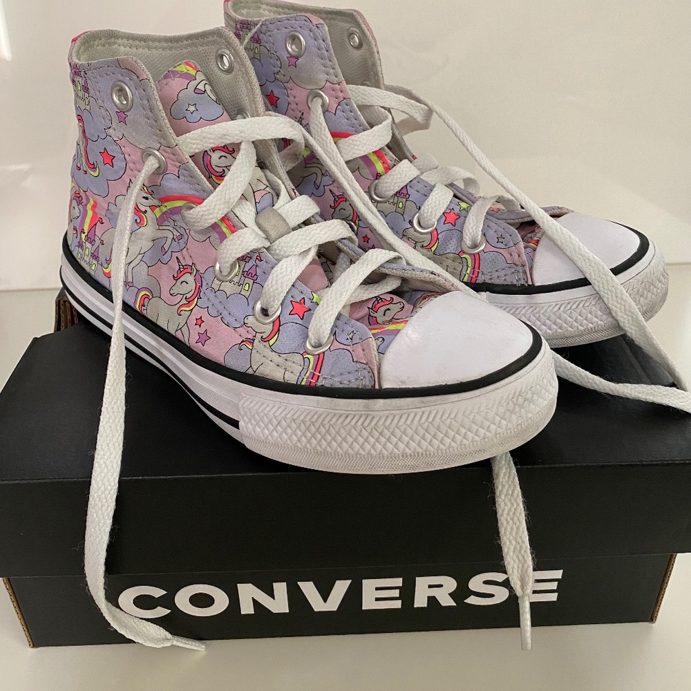 Girl Converse